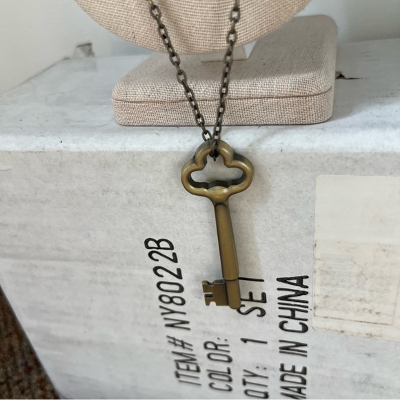 Suddenly Darling brass tone key lanyard charm long necklace hardware fancy - Picture 4 of 5